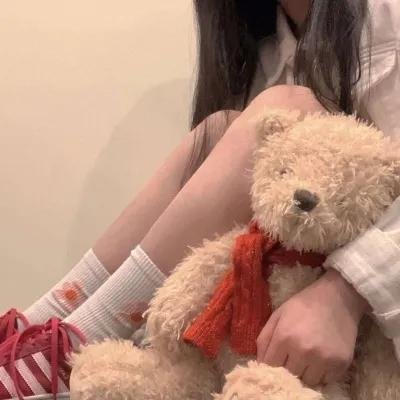 金牌客服董董恩封面